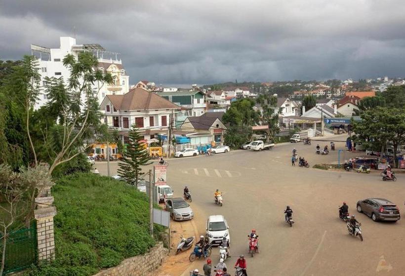 هتل Pi Hostel Dalat