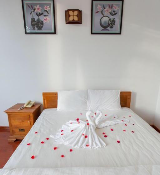 هتل Pi Hostel Dalat