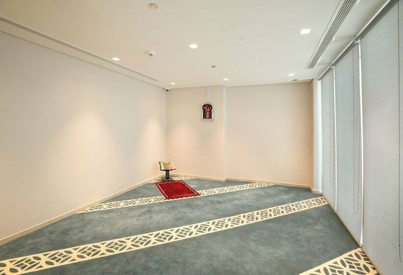 Отель Millennium Executive Apartments Mont Rose