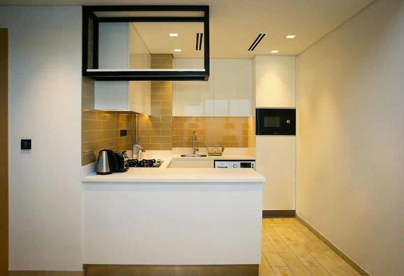 Отель Millennium Executive Apartments Mont Rose