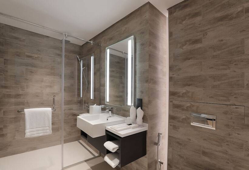 Отель Millennium Executive Apartments Mont Rose