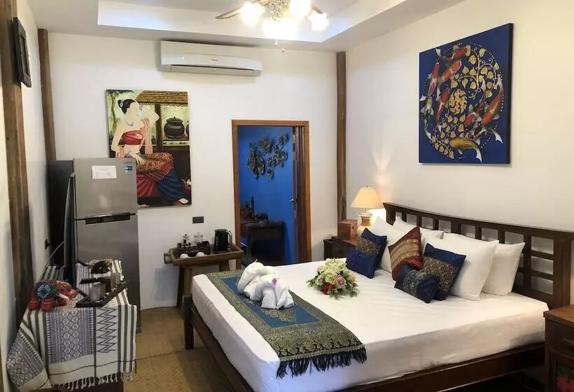 هتل On The Mekong Resort