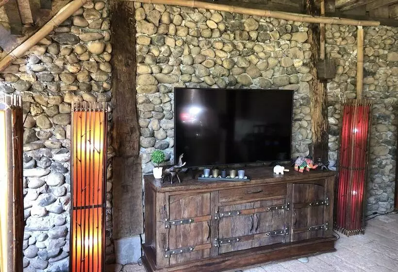 هتل On The Mekong Resort