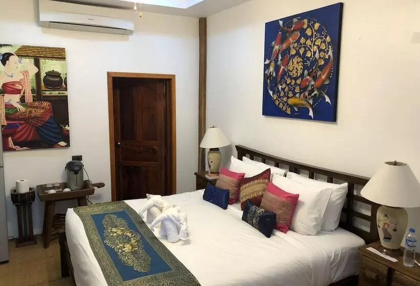 هتل On The Mekong Resort