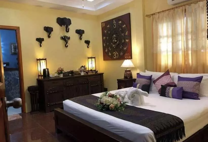 هتل On The Mekong Resort