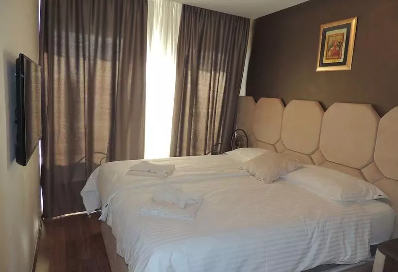 King & Queen Apartments