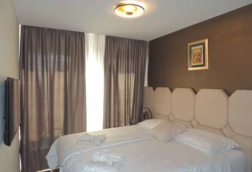 King & Queen Apartments