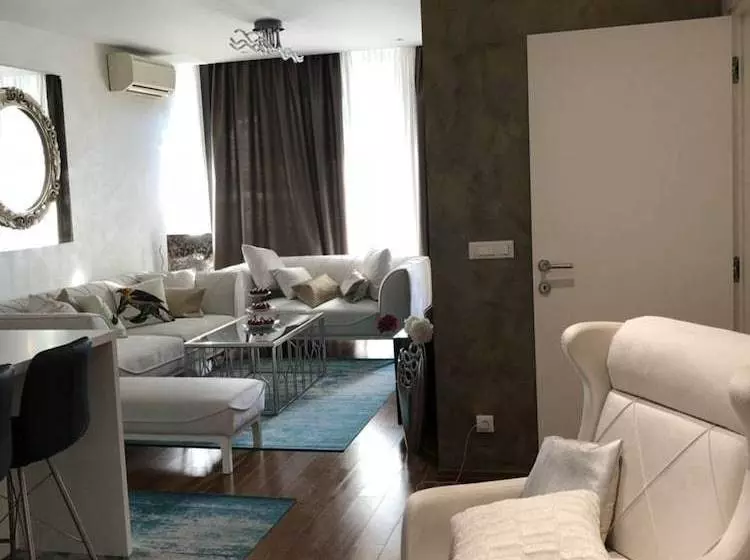 King & Queen Apartments