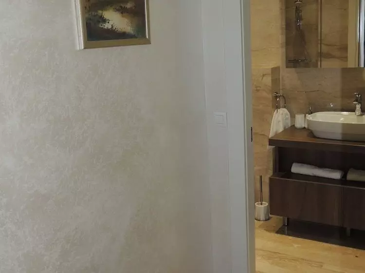 King & Queen Apartments