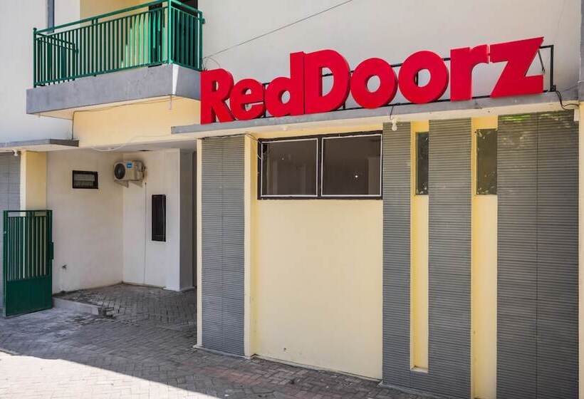 بنسيون Reddoorz Near Plaza Araya Malang