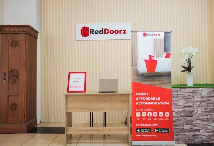 پانسیون Reddoorz Near Plaza Araya 2