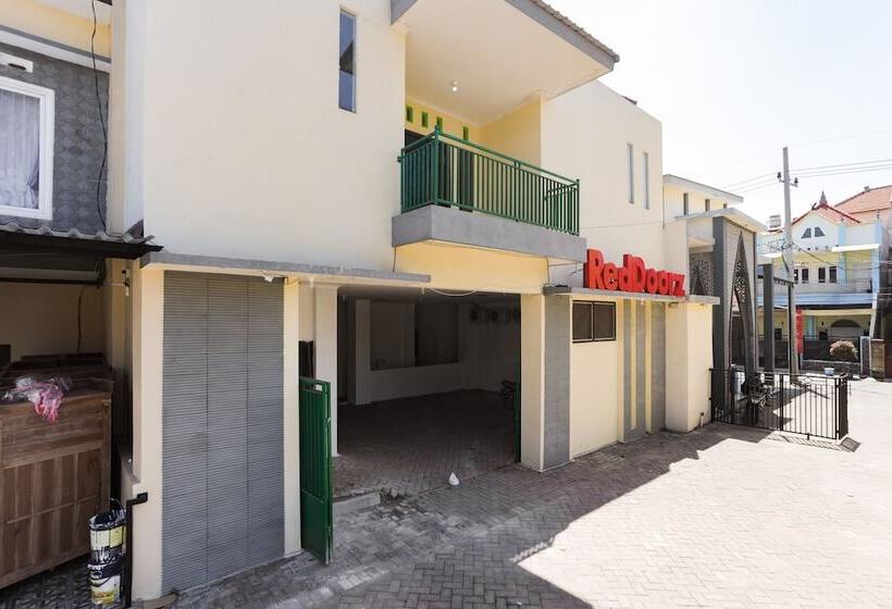 بنسيون Reddoorz Near Plaza Araya Malang