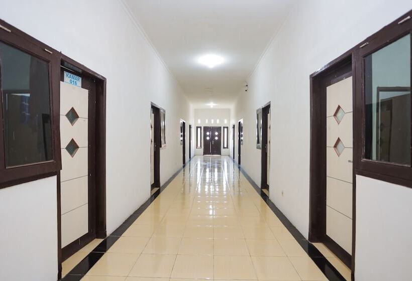 بنسيون Reddoorz Near Plaza Araya Malang