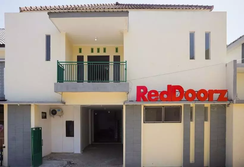 پانسیون Reddoorz Near Plaza Araya 2