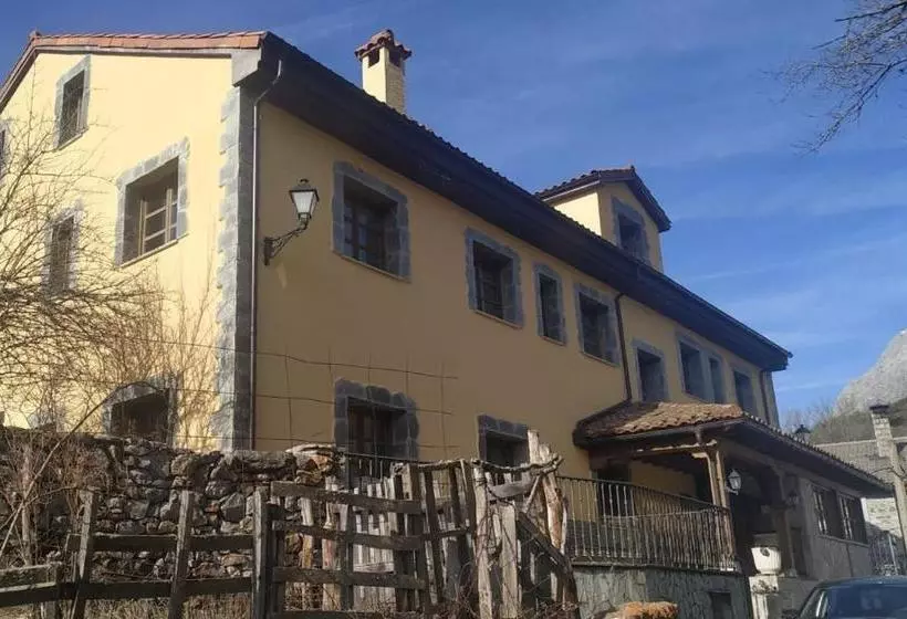 Albergue El Caseron De Fuentes Carrionas