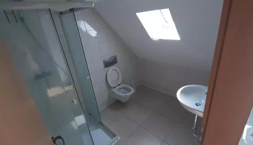 Hostelli Biberach Riss Zimmer Frei, Einzel Zimmer Bad Küche