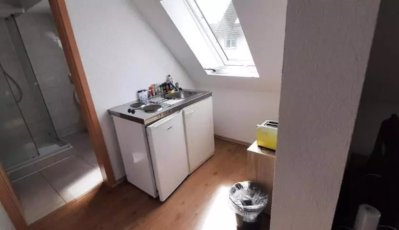 Hostelli Biberach Riss Zimmer Frei, Einzel Zimmer Bad Küche