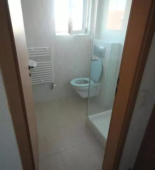 Hostelli Biberach Riss Zimmer Frei, Einzel Zimmer Bad Küche