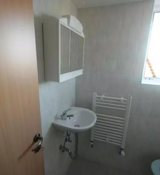 Hostelli Biberach Riss Zimmer Frei, Einzel Zimmer Bad Küche