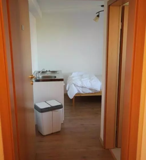 Hostelli Biberach Riss Zimmer Frei, Einzel Zimmer Bad Küche
