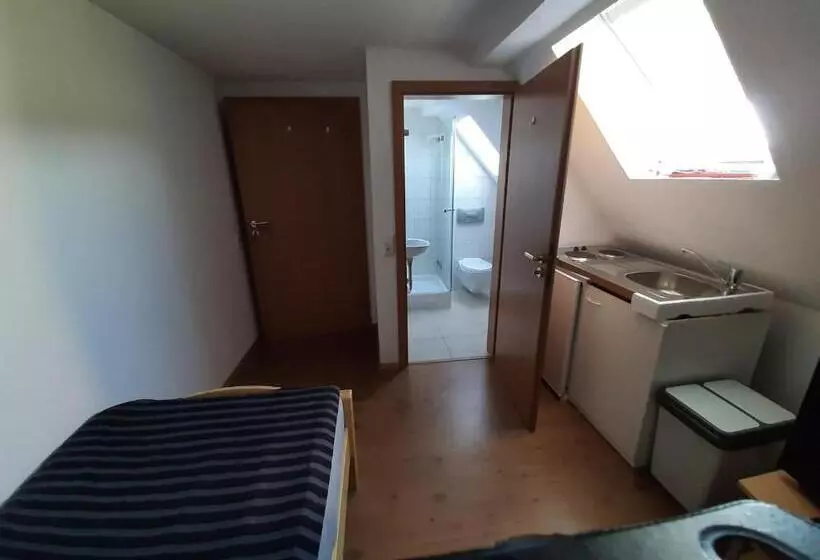 Hostelli Biberach Riss Zimmer Frei, Einzel Zimmer Bad Küche