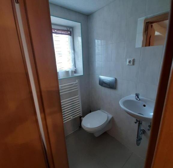 Hostal Biberach Riss Zimmer Frei, Einzel Zimmer Bad Küche