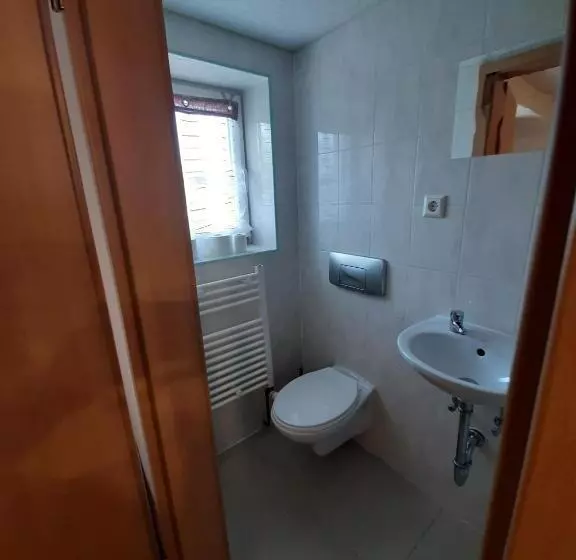 Hostelli Biberach Riss Zimmer Frei, Einzel Zimmer Bad Küche