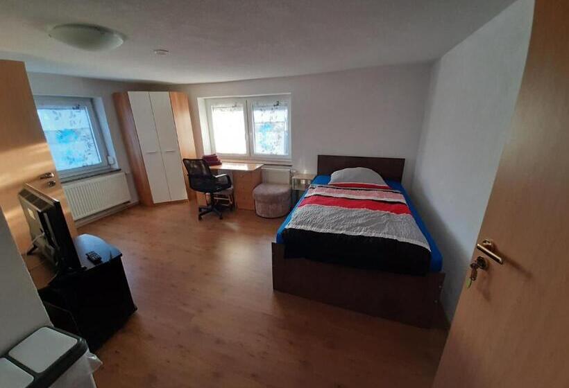 Hostal Biberach Riss Zimmer Frei, Einzel Zimmer Bad Küche