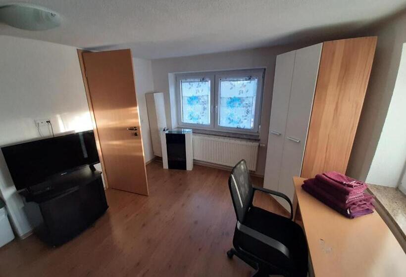 Hostal Biberach Riss Zimmer Frei, Einzel Zimmer Bad Küche