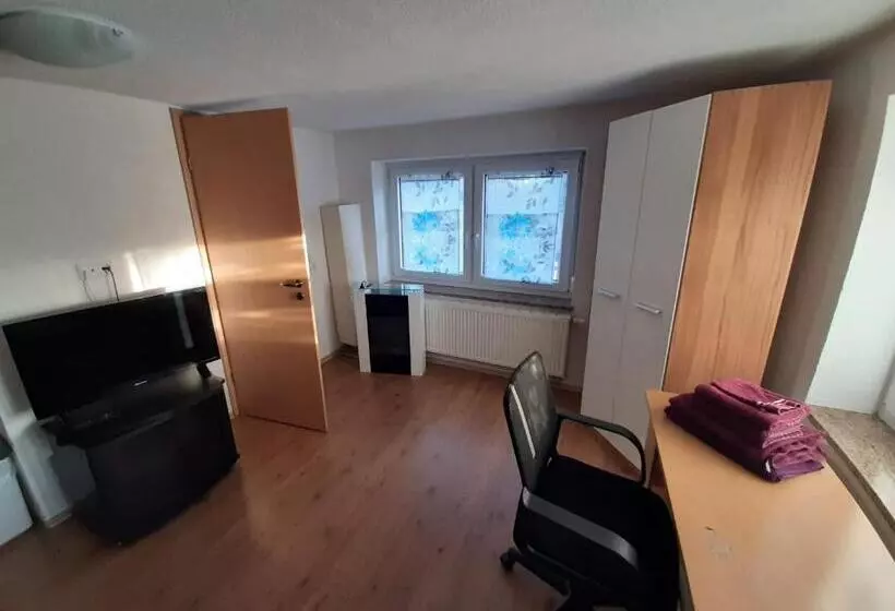 Hostelli Biberach Riss Zimmer Frei, Einzel Zimmer Bad Küche