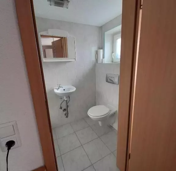 Hostelli Biberach Riss Zimmer Frei, Einzel Zimmer Bad Küche