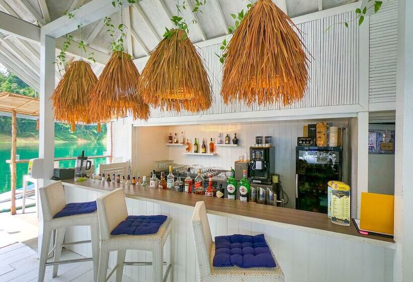 호텔 500 Rai Khao Sok Floating Resort