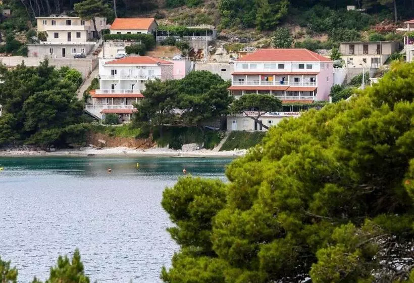 Hotelli Apartments Franka Saplunara