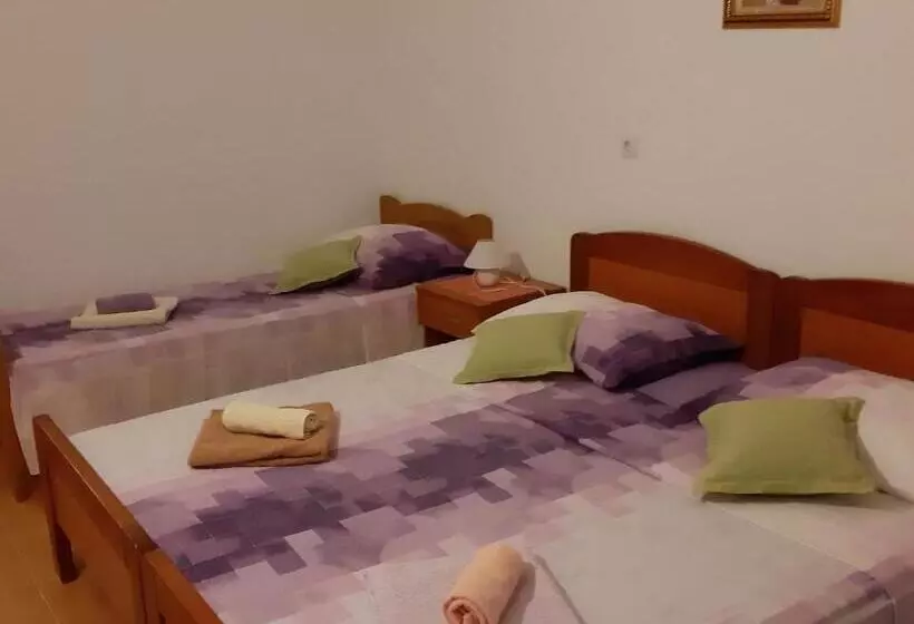 Hotelli Apartments Franka Saplunara