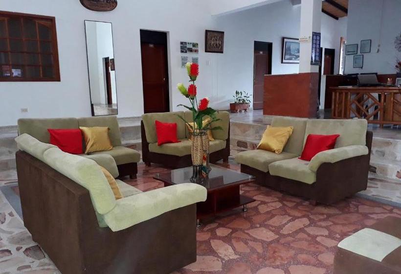 Szálloda Cacique Mena