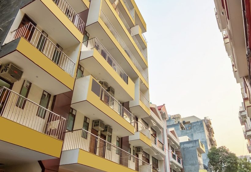 Oyo 39565 Decent Studio Cyber Hub