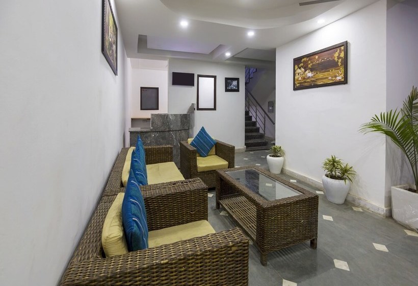 Oyo 39565 Decent Studio Cyber Hub