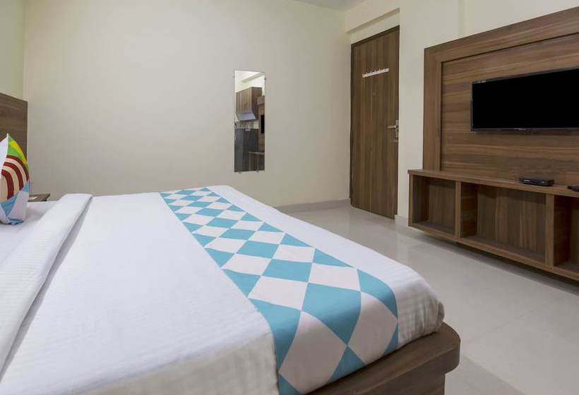 Oyo 39565 Decent Studio Cyber Hub