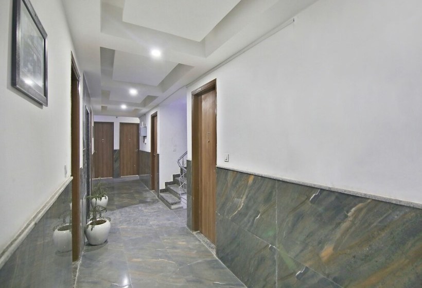 Oyo 39565 Decent Studio Cyber Hub