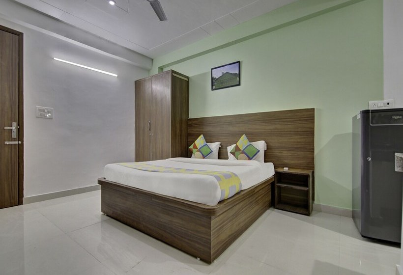 Oyo 39565 Decent Studio Cyber Hub