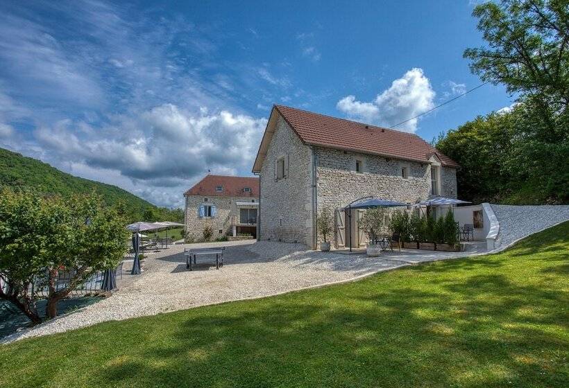 Domaine Des Pierres Blanches   B&b