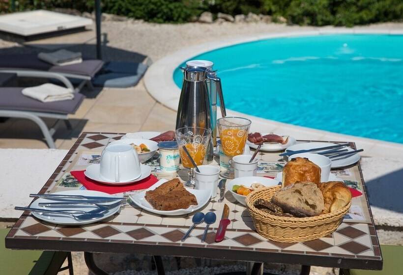 Domaine Des Pierres Blanches   B&b