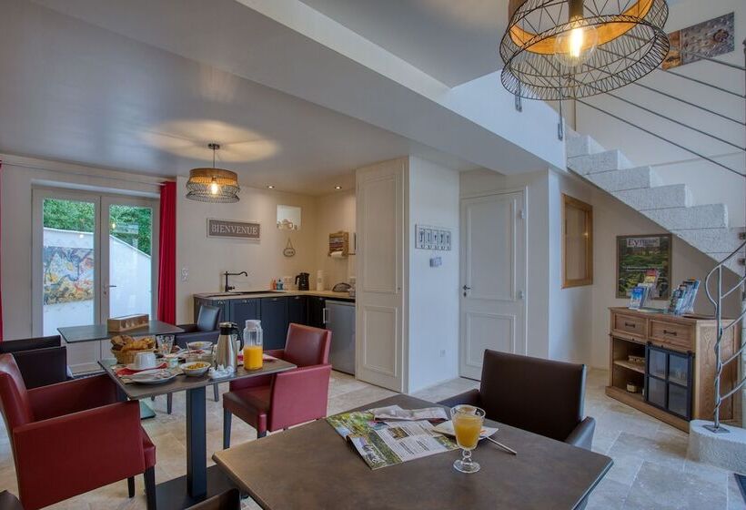 Domaine Des Pierres Blanches   B&b