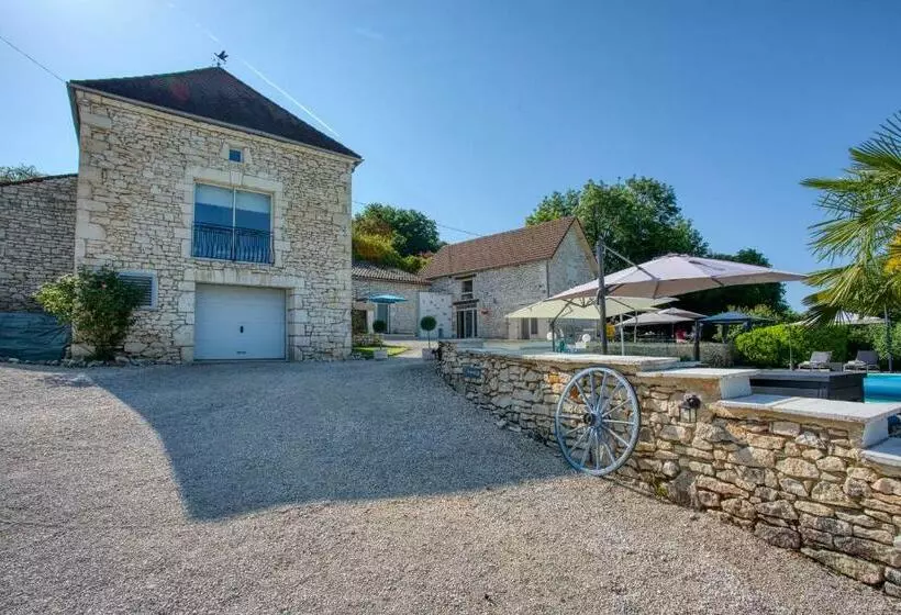 Domaine Des Pierres Blanches   B&b