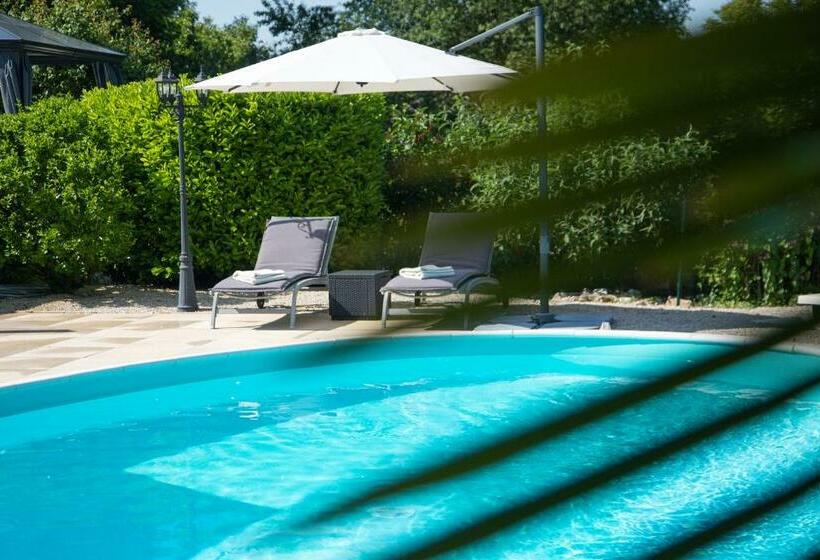 Domaine Des Pierres Blanches   B&b