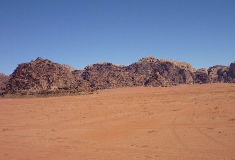 هتل Desert Moon Camp