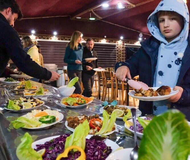 هتل Desert Moon Camp