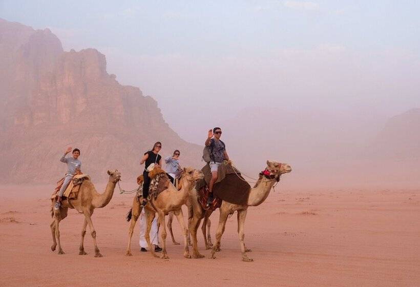 هتل Desert Moon Camp