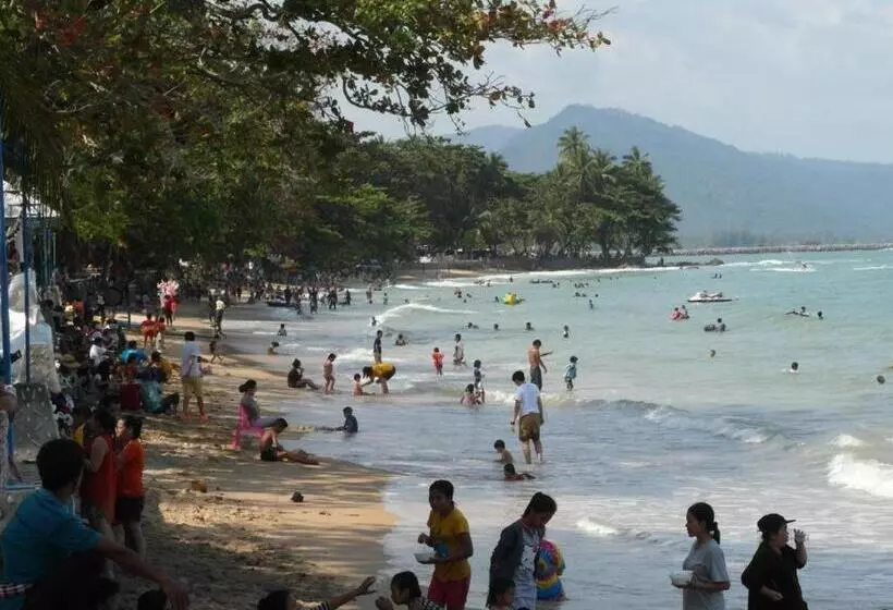 Hotelli Thipburee Resort