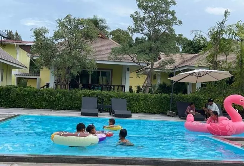 Hotelli Thipburee Resort